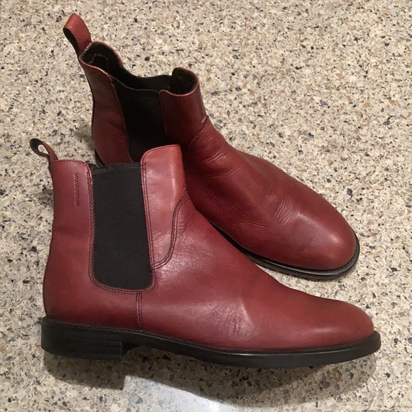 Women’s 8 Vagabond Shoemakers
Sheila Leather Chelsea Bootie - Picture 3 of 13